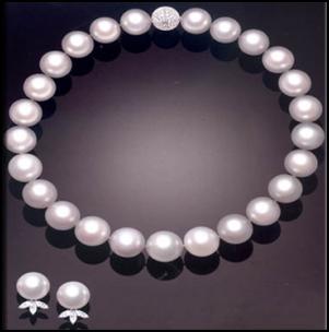 Jewellery fashion - South Sea white pearl necklace. diamond clasp. Jewels of Ocean.