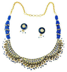 Beautiful Indian fashion jewellery necklace and earrings from Venkatraman Jewels of Jaipur India. 