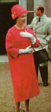 A glamorous Queen all in red - very dramatic