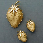 Fashion-era picture of starwberry gold costume jewellery pieces from Glitterbug