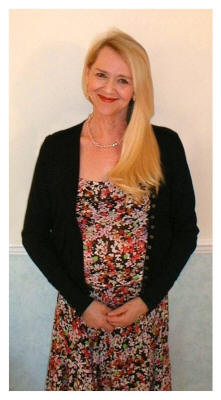 Pauline Weston Thomas wearing 18" Clip-in Hair Extensions - hair sideswept and untrimmed.