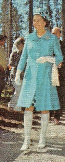 Queen Elizabeth Ii S Clothes 1