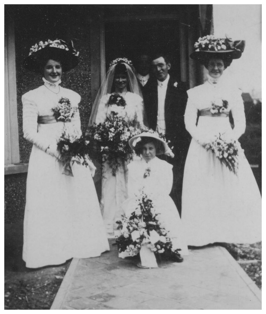 8   Late Edwardian Wedding Dress Pictures of Bride and Groups