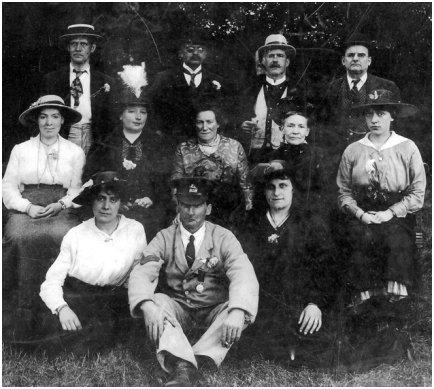 Group Photo 1914-1917 fashions