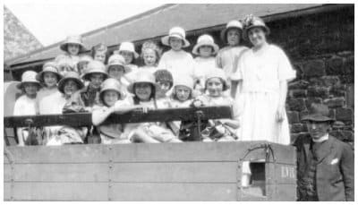 1918 hats white dresses