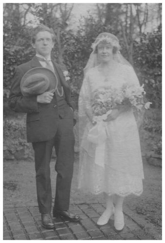 1920s wedding groom and bride