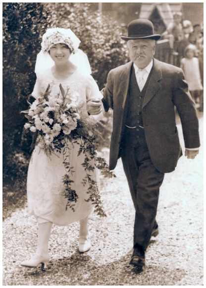 1925 wedding bride and father