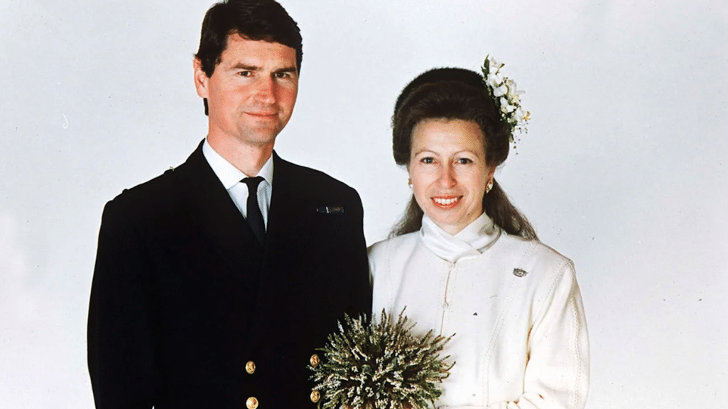princess anne and Timothy Laurence wedding photo
