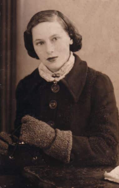 sylv with coat 1923