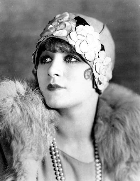 1920s fashion history cloche hats