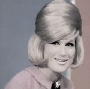 Dusty springfield and her hair style of the 1950s fashion