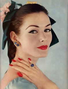 How to Do 1950's Makeup for Beginners