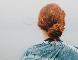 how to stop my hair from frizzing in humidity