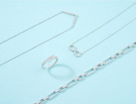 styling infinity necklace